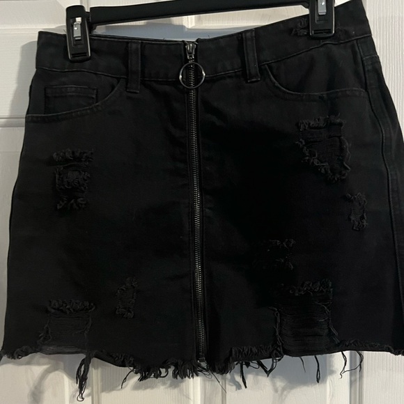 Forever 21 Distressed Black Denim/front Zipper With Circle Pull Closure Size M - Picture 1 of 5